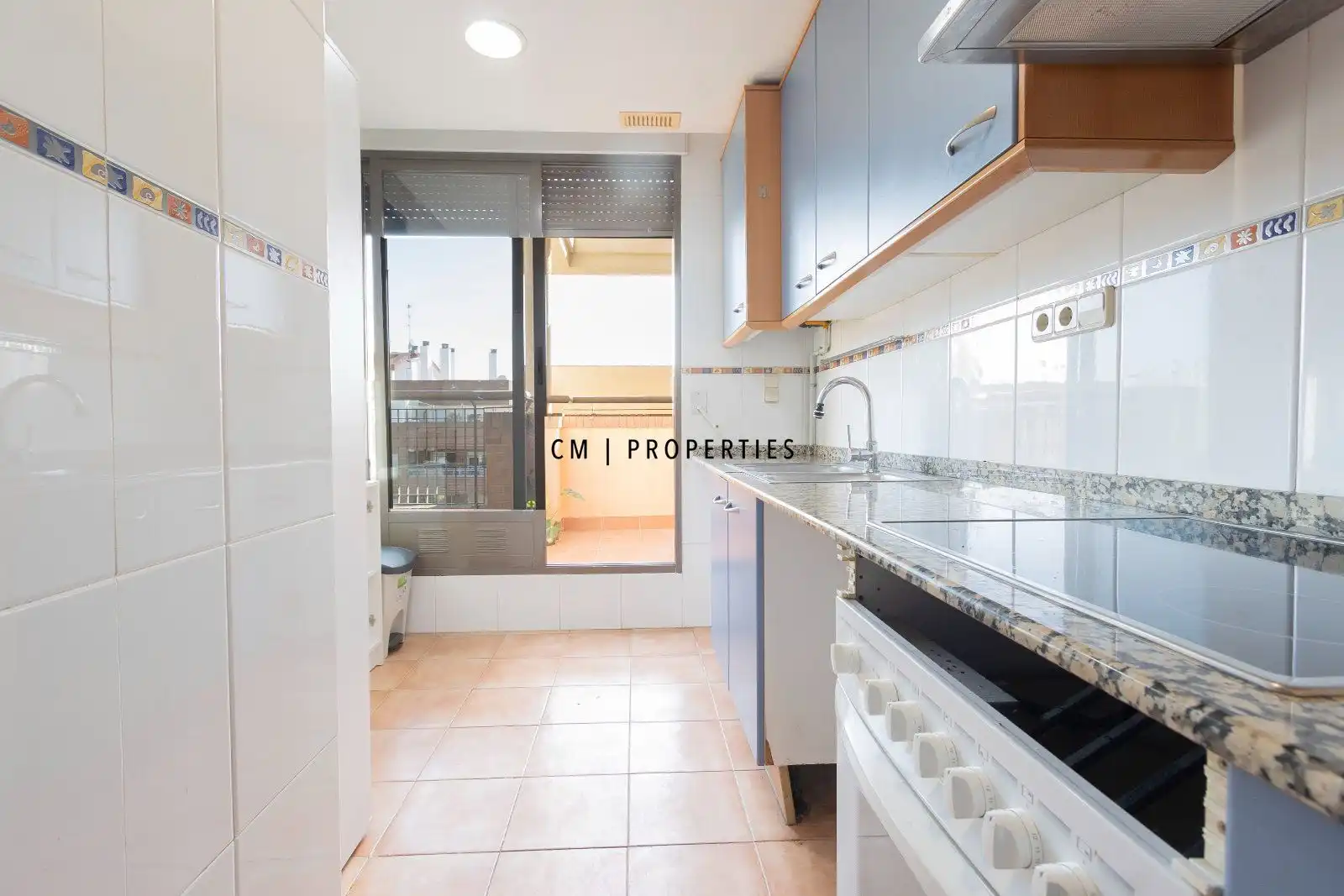 Cocina de Ático de alquiler en Valencia con Aire acondicionado, Calefacción y Trastero