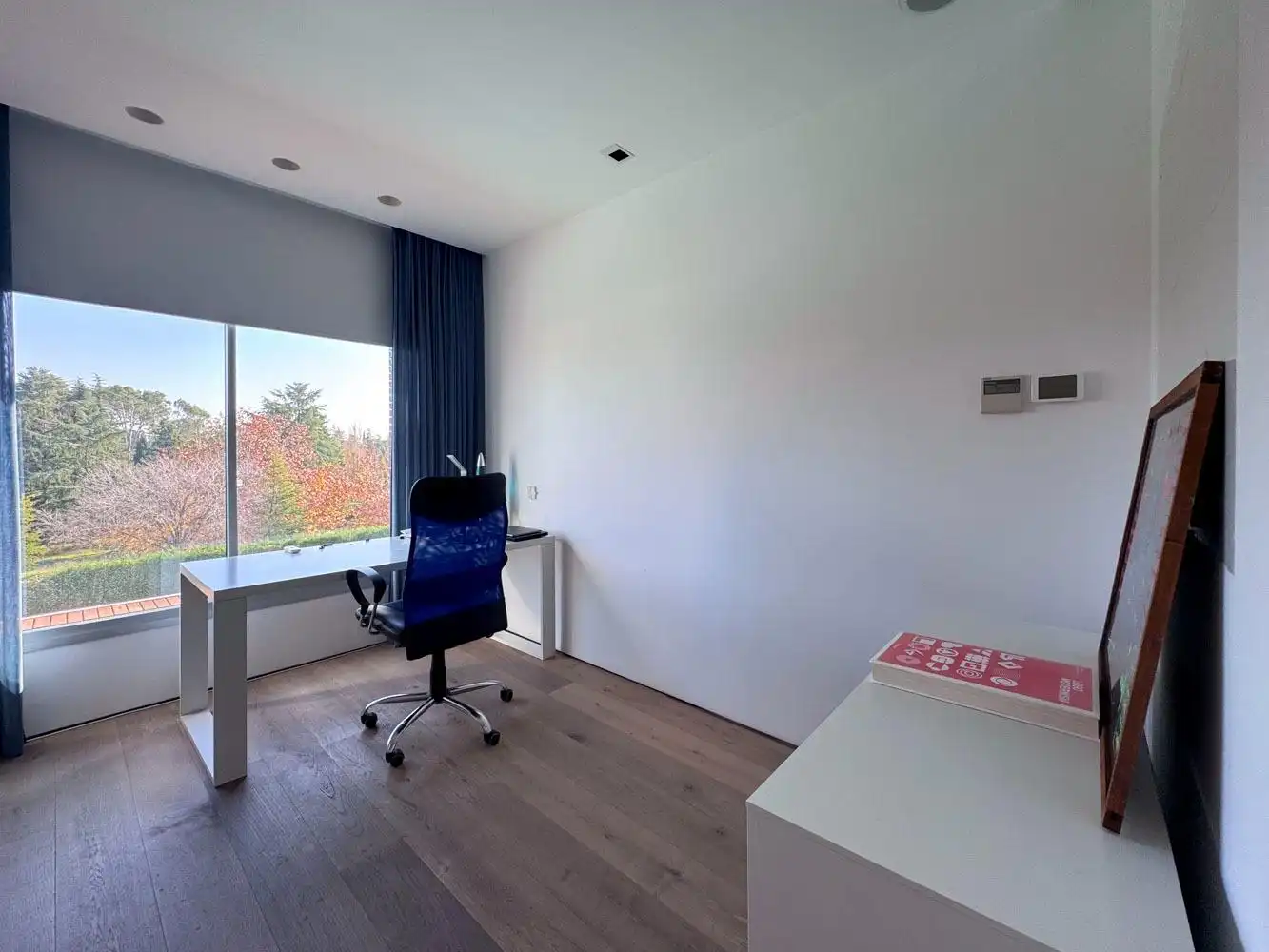 Bedroom of Houses for sale in Madrid  with Air Conditioner, Heating and Private garden
