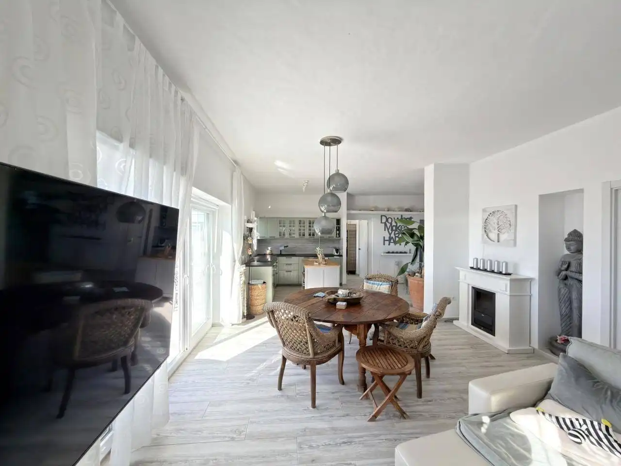 Menjador de Casa o xalet en venda en Vélez-Málaga amb Aire condicionat, Jardí privat i Terrassa