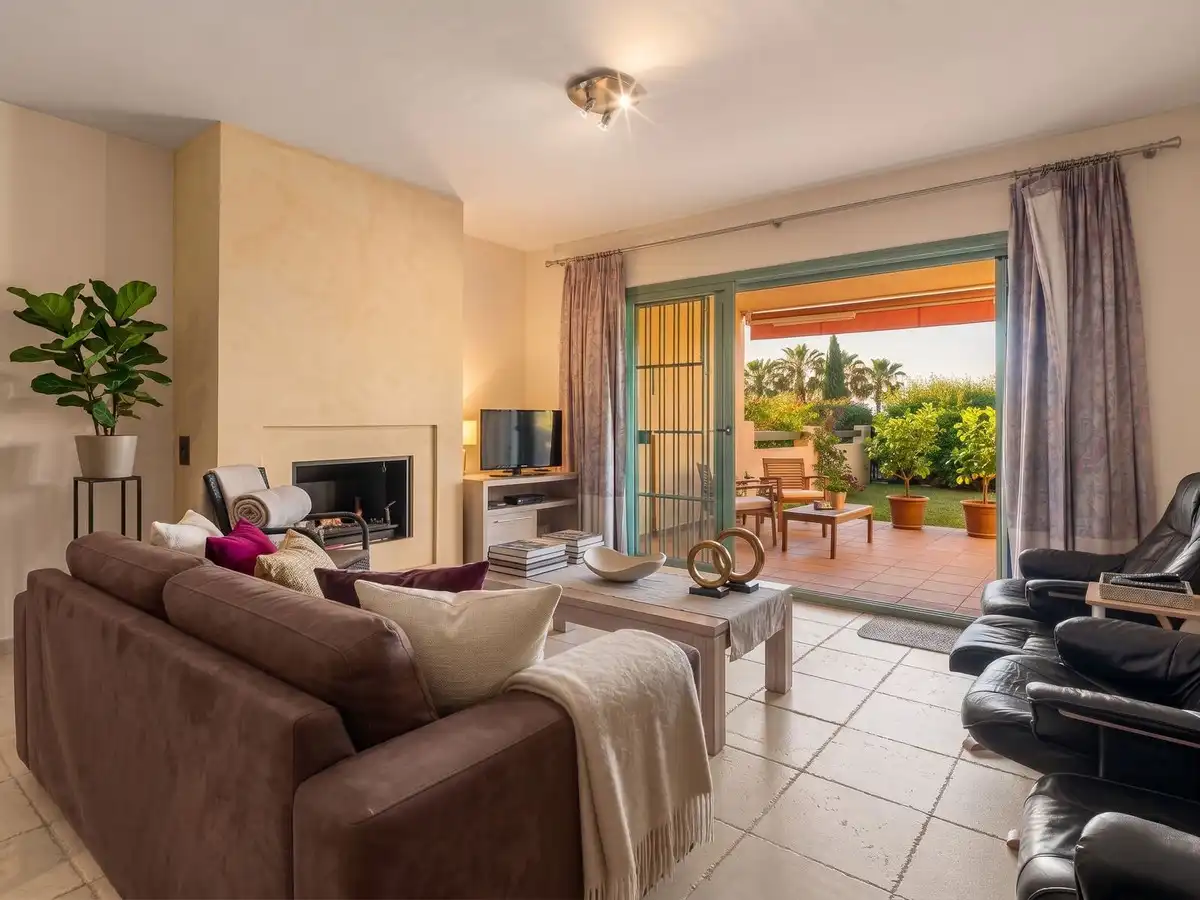 Living room of Ground floor for sale in Benahavís  with Air Conditioner, Private garden and Terrace