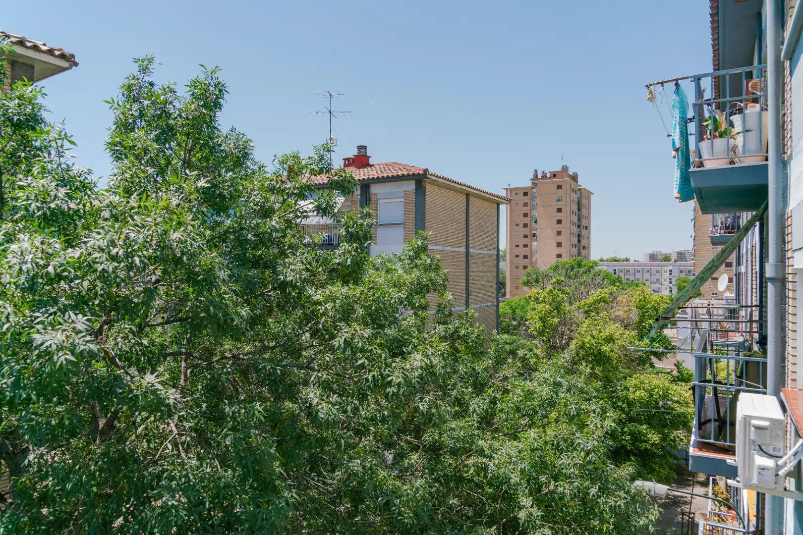 Vista exterior de Piso en venta en Zaragoza con Calefacción, Parquet y Terraza