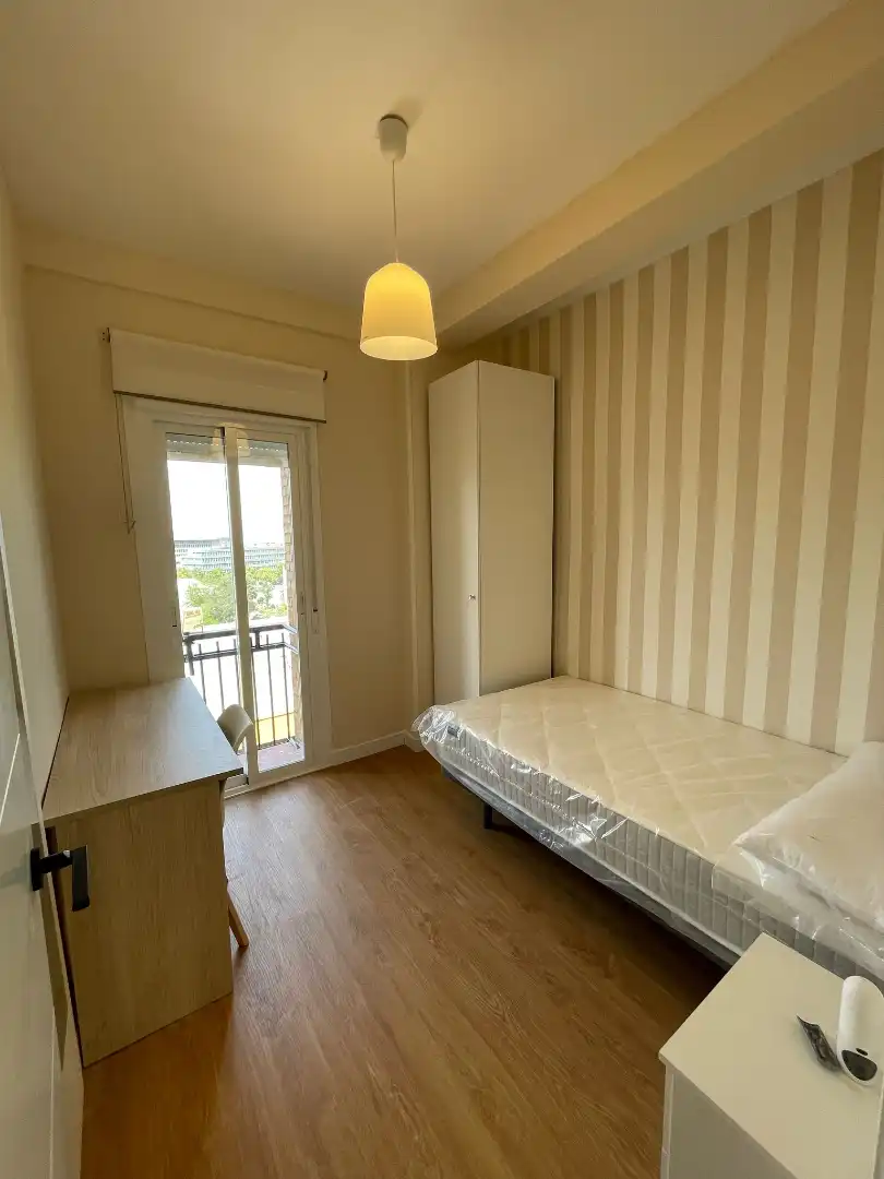 Bedroom of Flat for rent in Granada  with Air Conditioner, Heating and Parquet flooring