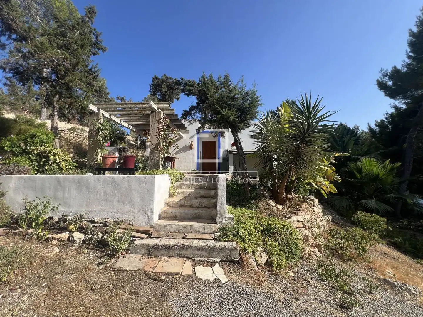 Vista exterior de Finca rústica en venda en Sant Joan de Labritja amb Balcó
