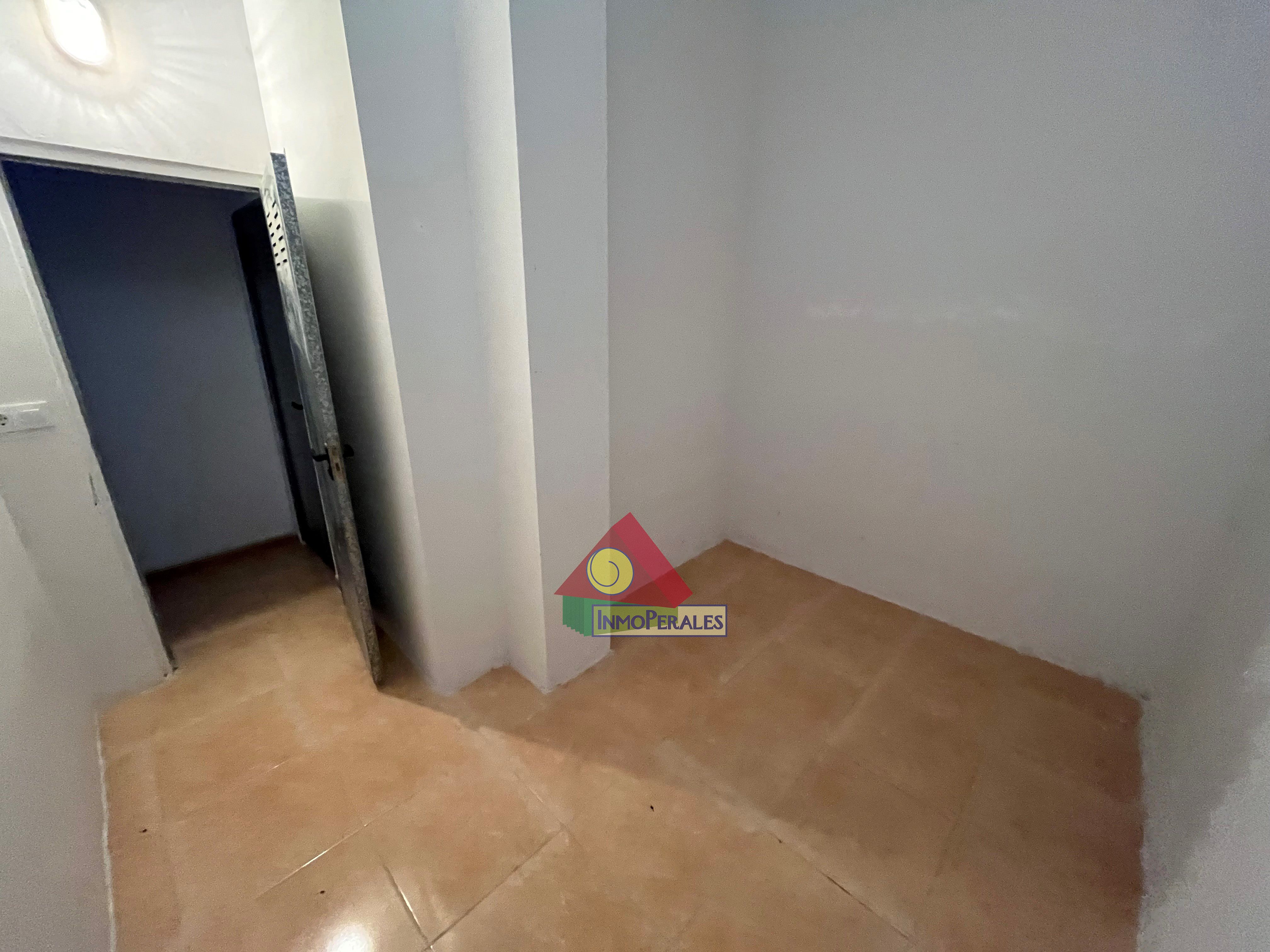 Box room for sale in Parla