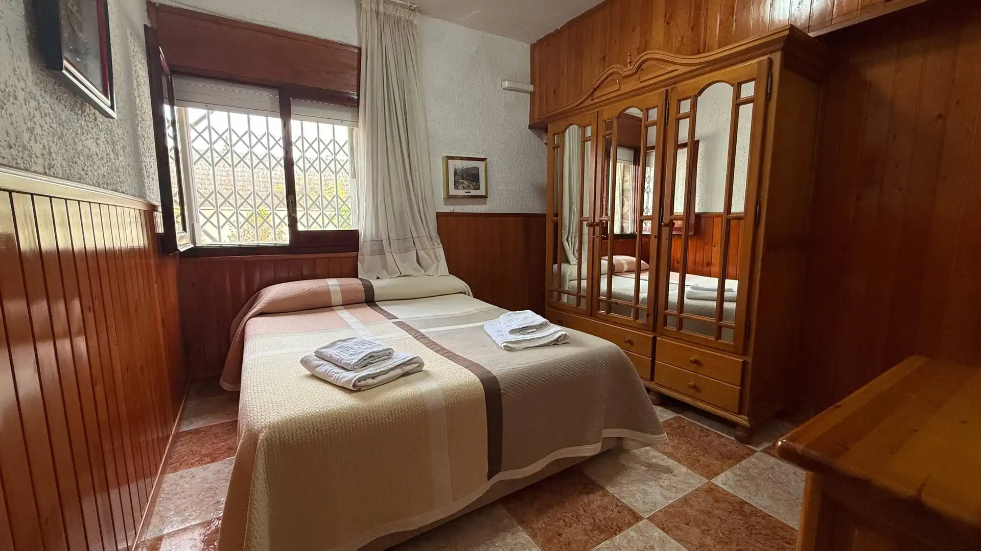 Dormitori de Casa o xalet en venda en Cunit amb Terrassa, Piscina i Moblat