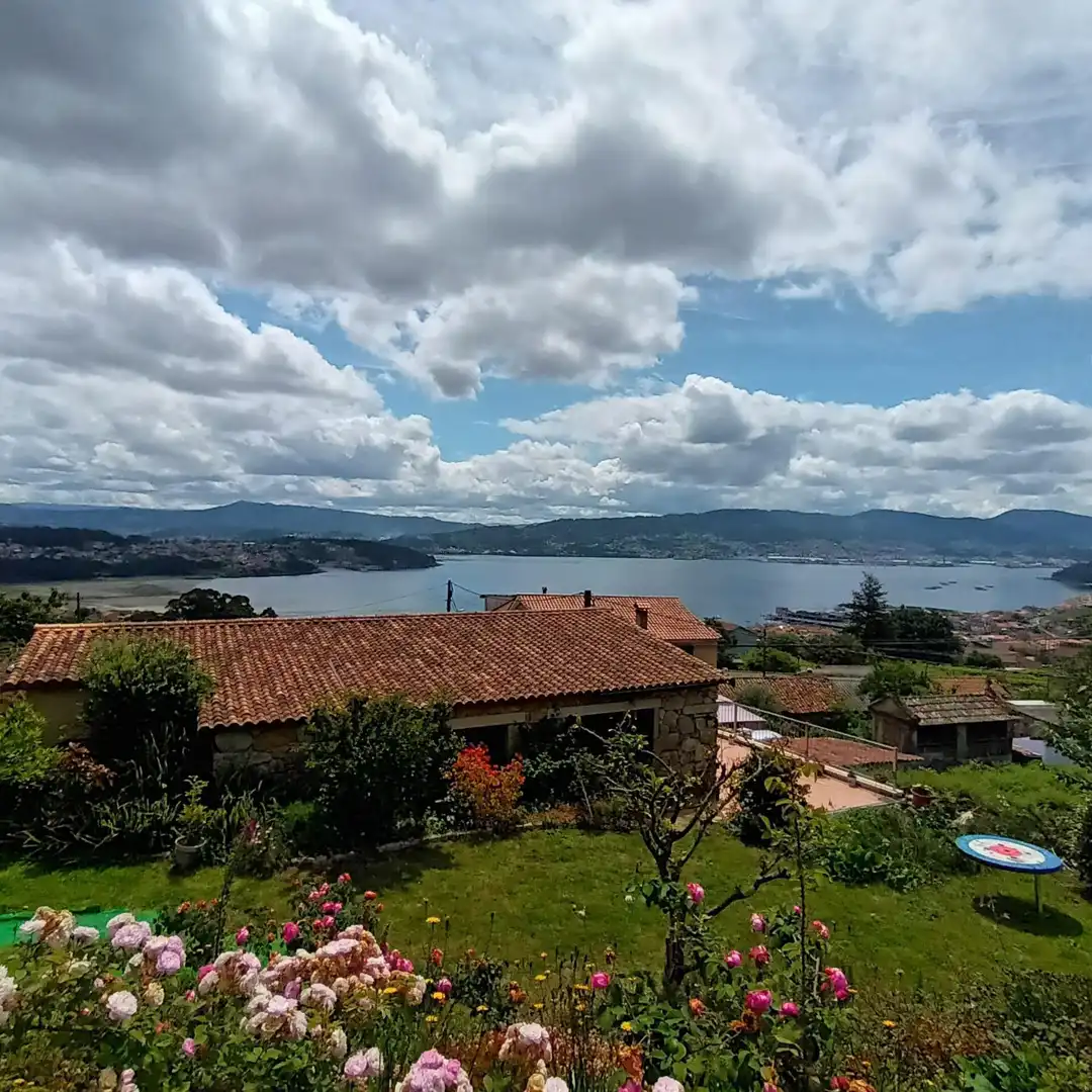 Chalet con jardín en venta en Combarro