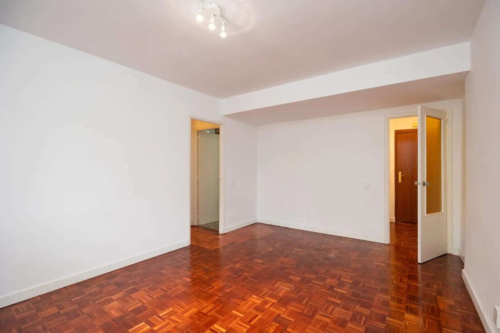 Flat for rent in Madrid  with Parquet flooring and Terrace