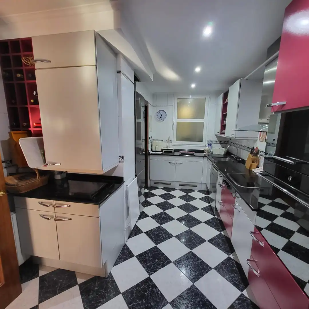 Cocina de Piso en venta en Bilbao  con Calefacción y Trastero