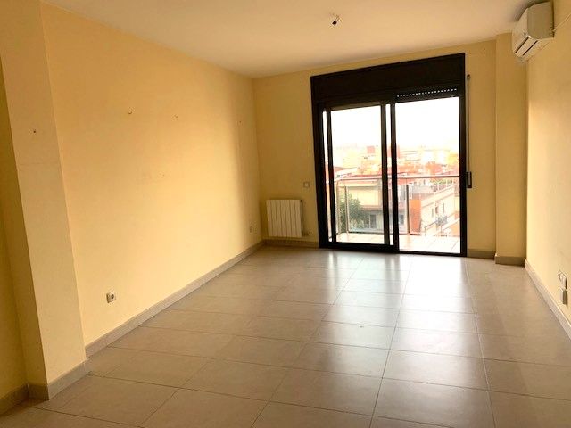 Dormitori de Pis en venda en Badalona amb Aire condicionat, Calefacció i Terrassa