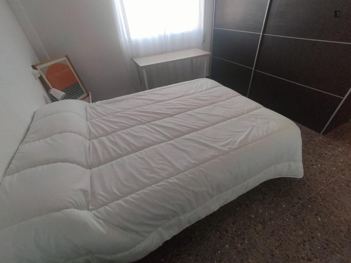 Dormitori de Apartament per a compartir en  Valencia Capital amb Moblat, Forn i Rentadora
