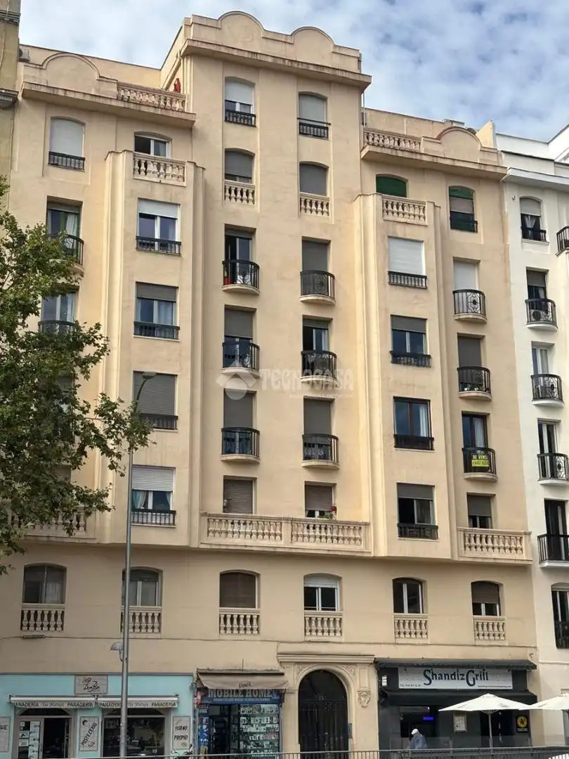 Vista exterior de Piso en venta en Madrid con Calefacción