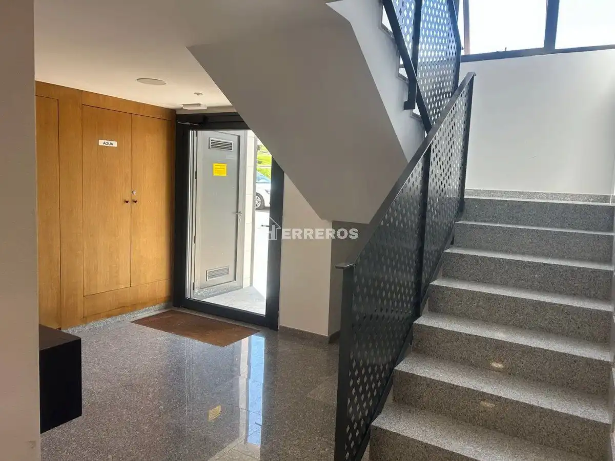 Piso en venta en Albelda de Iregua con Calefacción, Parquet y Terraza