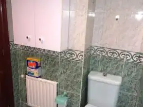 Badezimmer von Wohnung zur Miete in Gijón  mit Heizung, Parkett und Möbliert