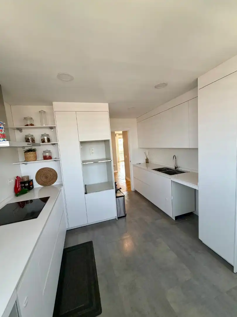 Cuina de Pis en venda en Madrid amb Aire condicionat, Calefacció i Jardí privat