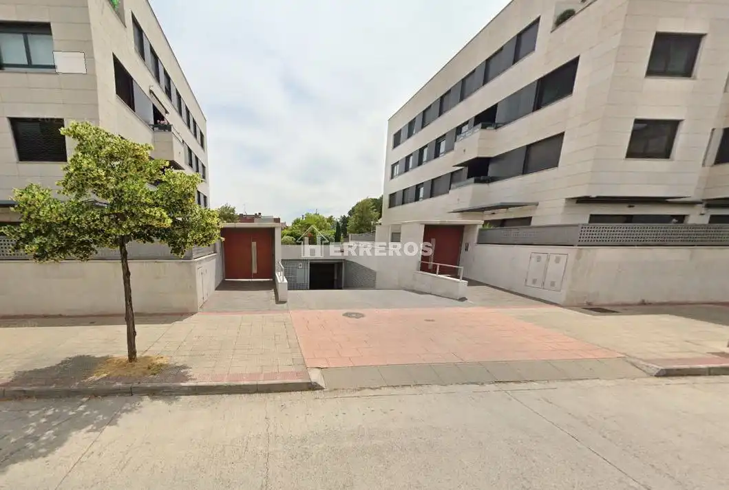 Parking for sale in de la sierra 31