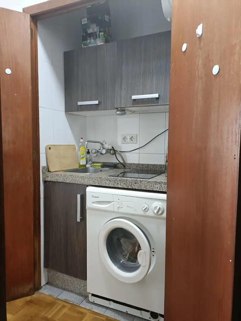 Cuina de Estudi de lloguer en Sevilla amb Aire condicionat, Terrassa i Moblat