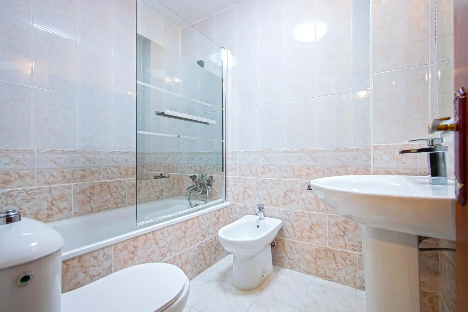 Bathroom of Flat for sale in Sevilla  with Terrace