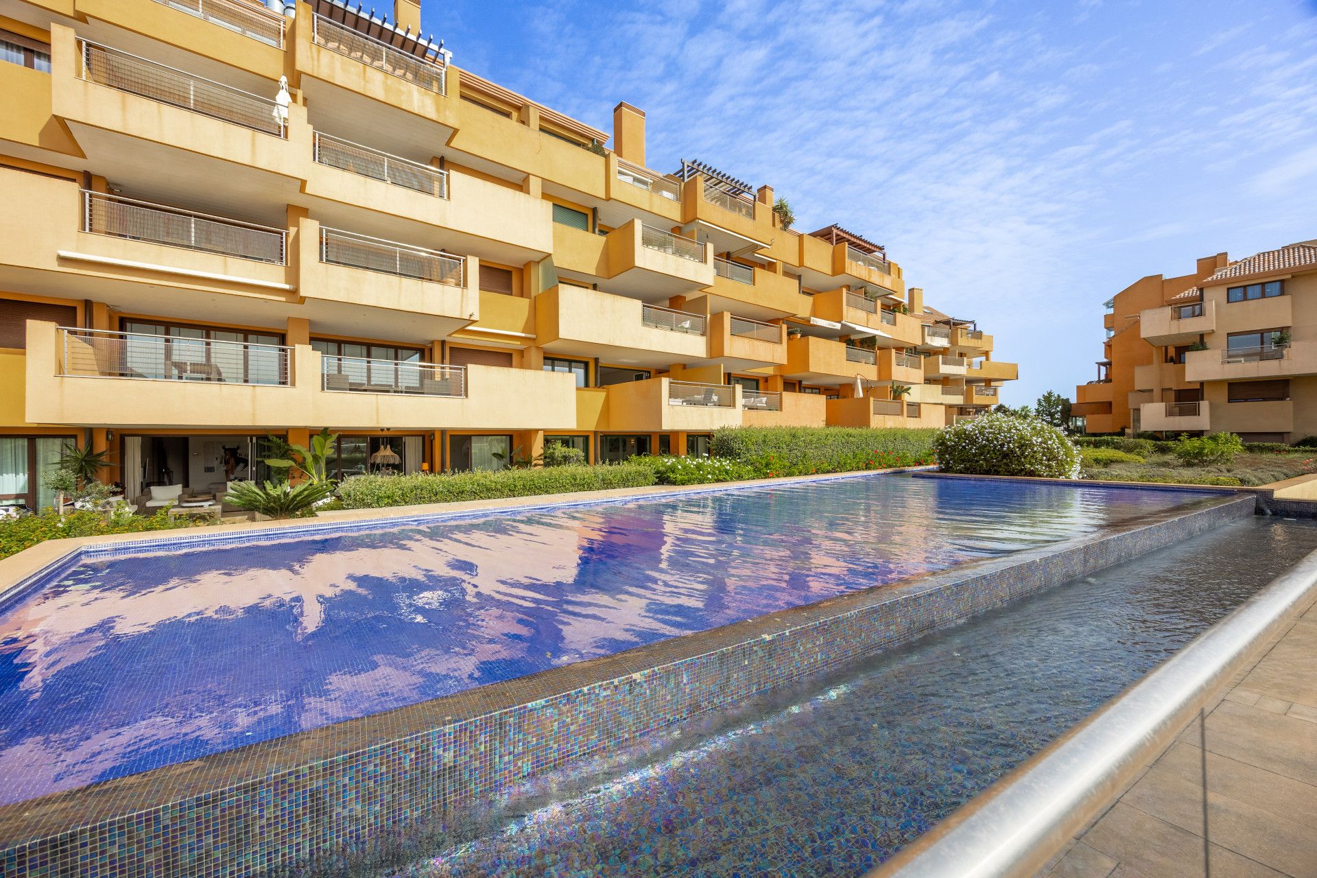 Piscina de Planta baja en venta en Sotogrande con Aire acondicionado, Jardín privado y Terraza