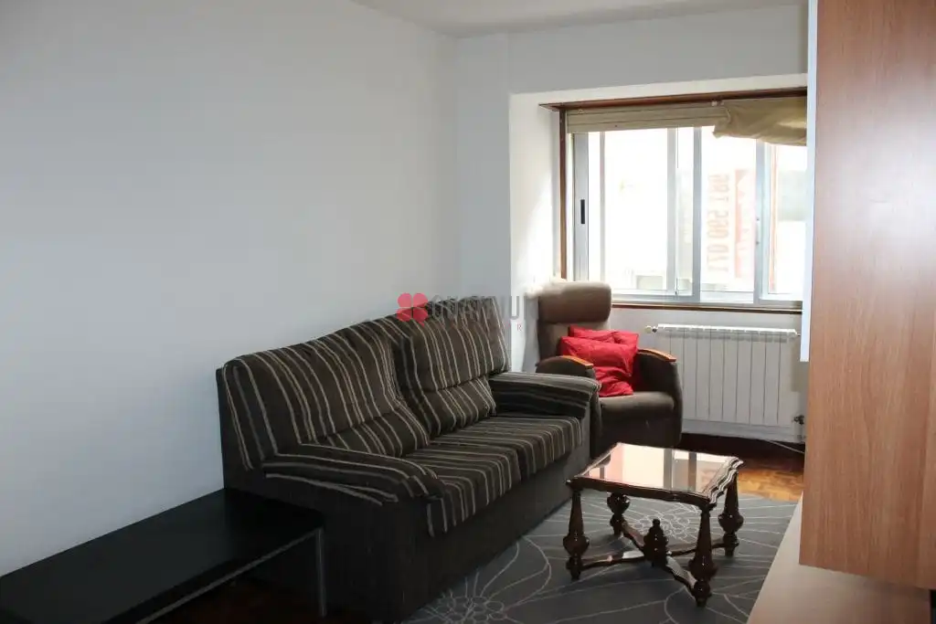 Living room of Flat for rent in Santiago de Compostela   with Heating, Parquet flooring and Furnished