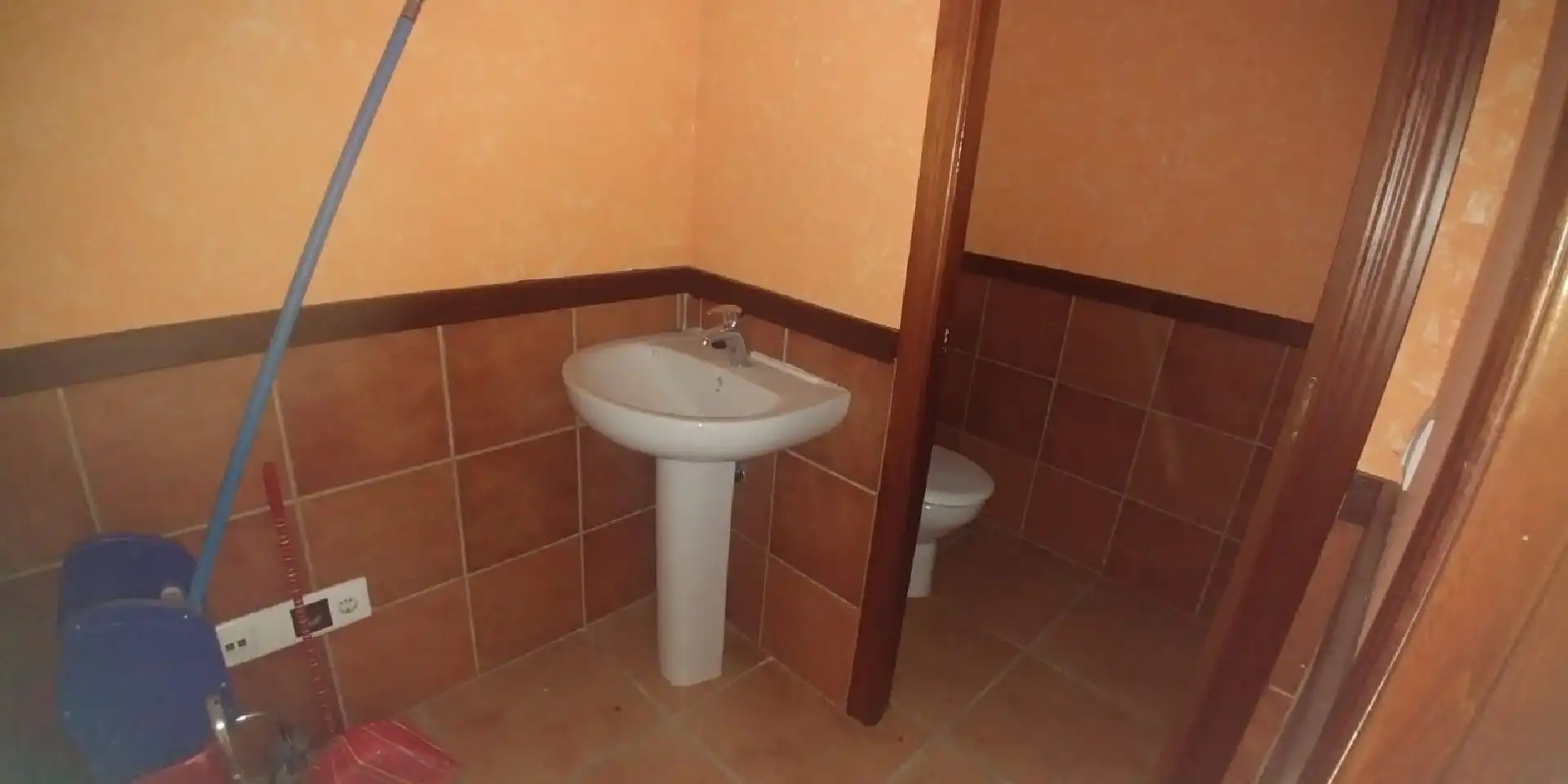 Bathroom of Industrial buildings for rent in Palencia