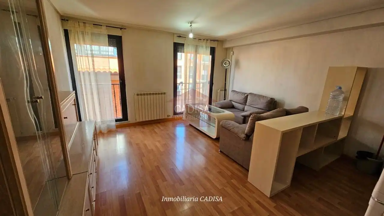 Sala d'estar de Pis de lloguer en Castellanos de Moriscos amb Calefacció, Piscina i Moblat