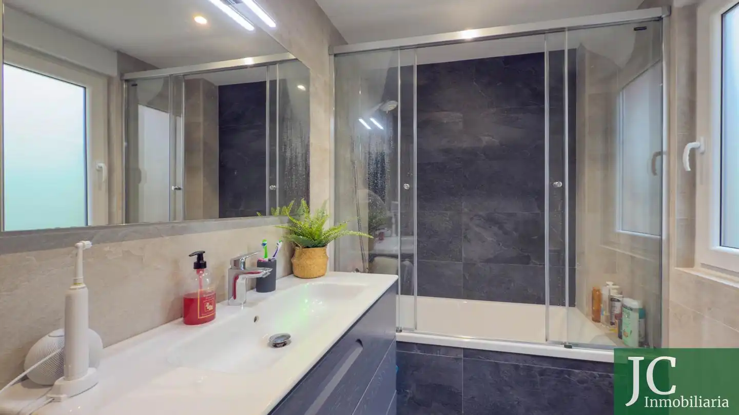 Badezimmer von Wohnung zur Miete in Santander mit Heizung, Terrasse und Möbliert