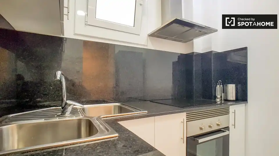 Cocina de Apartamento para compartir en Barcelona con Aire acondicionado, Calefacción y Terraza