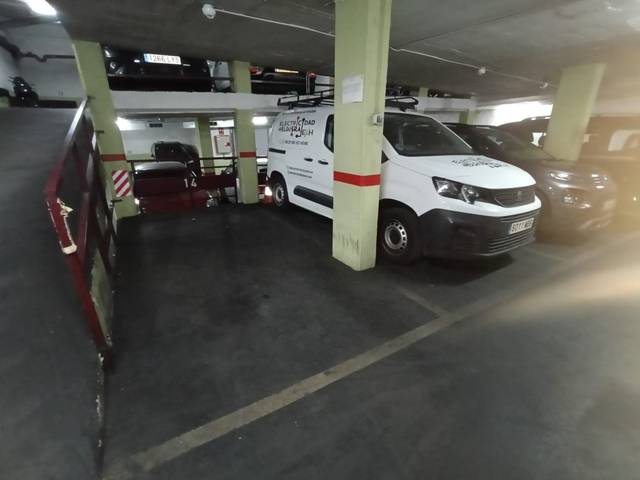 Garaje en Venta en Calle Farnes en El Carmel