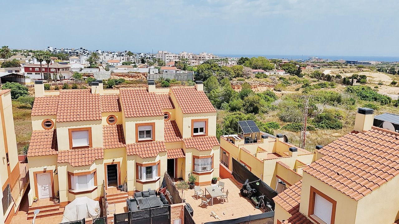 Exterior view of Single-family semi-detached for sale in Orihuela