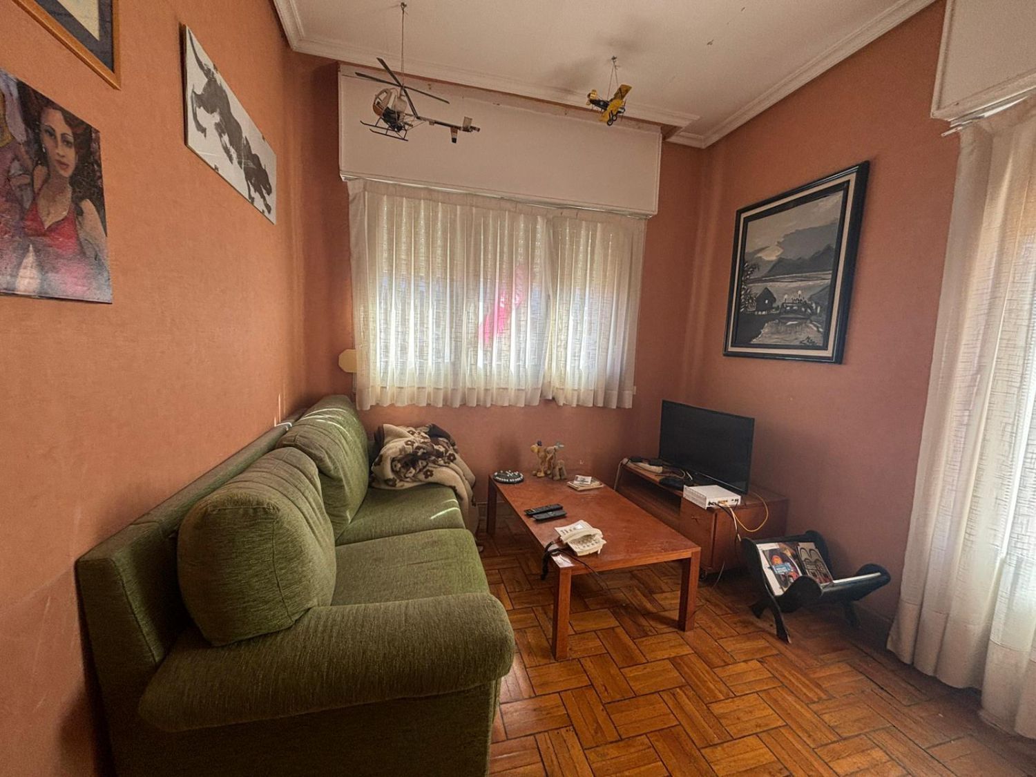 Sala d'estar de Àtic en venda en  Logroño amb Calefacció, Parquet i Terrassa