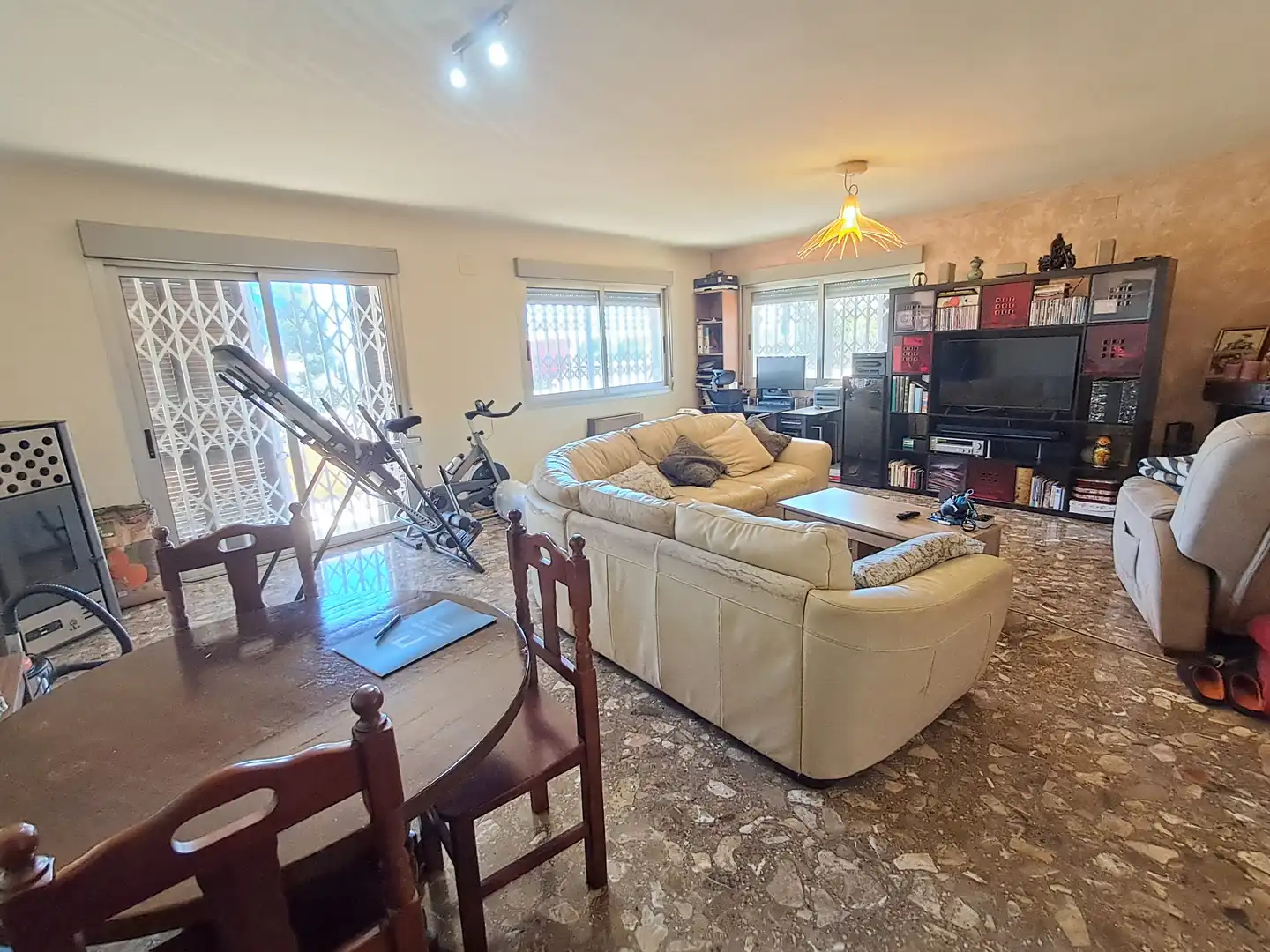 Sala de estar de Casa o chalet en venta en La Nucia con Jardín privado, Terraza y Horno