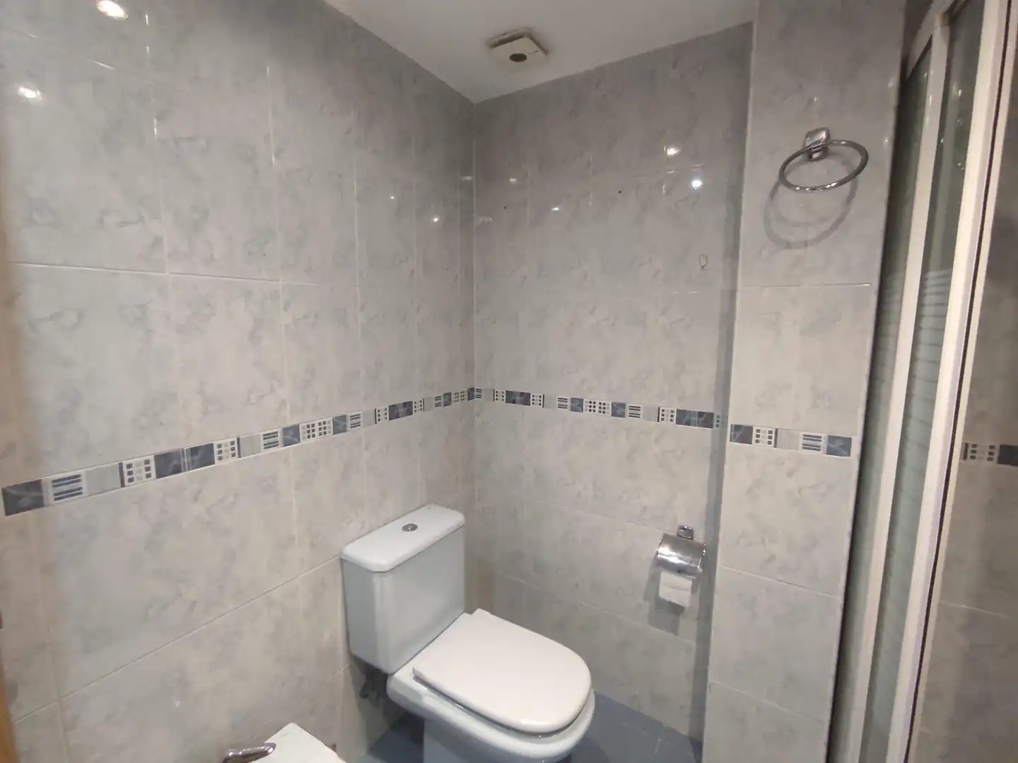 Baño de Piso en venta en Madrid con Aire acondicionado, Calefacción y Jardín privado