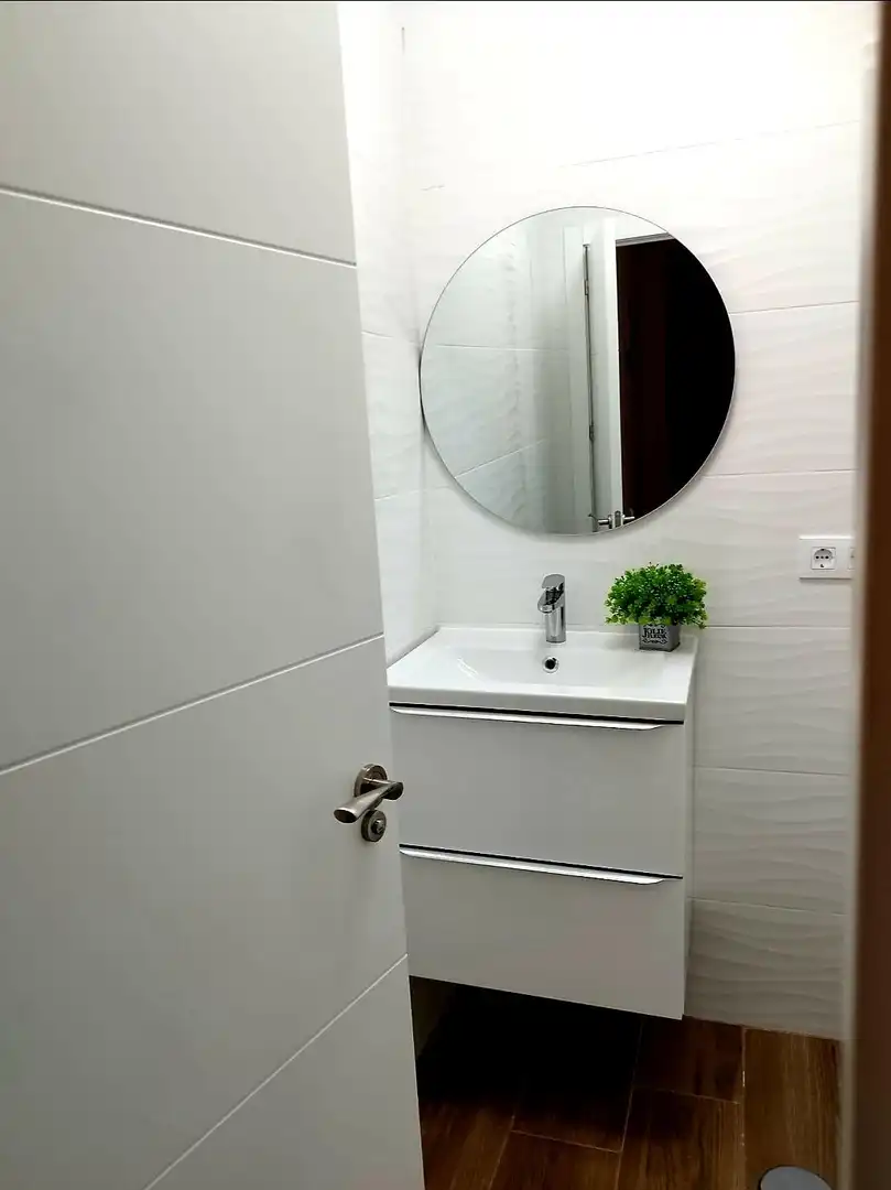 Room in Calle de las Milicias, 4, Santo Tomás