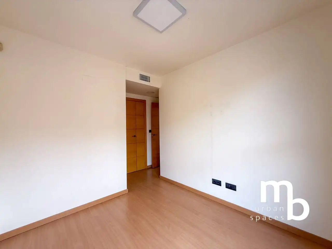 Bedroom of Flat for rent in Madrid  with Air Conditioner, Heating and Swimming Pool