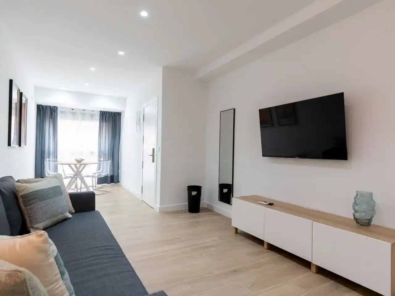 Sala d'estar de Apartament de lloguer en  Sevilla Capital amb Aire condicionat