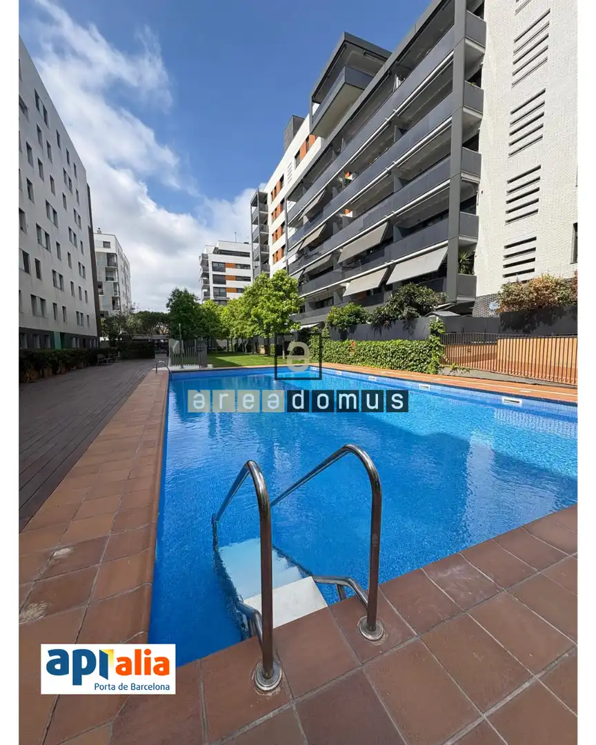 Piscina de Piso en venta en Sant Feliu de Llobregat con Calefacción, Jardín privado y Trastero