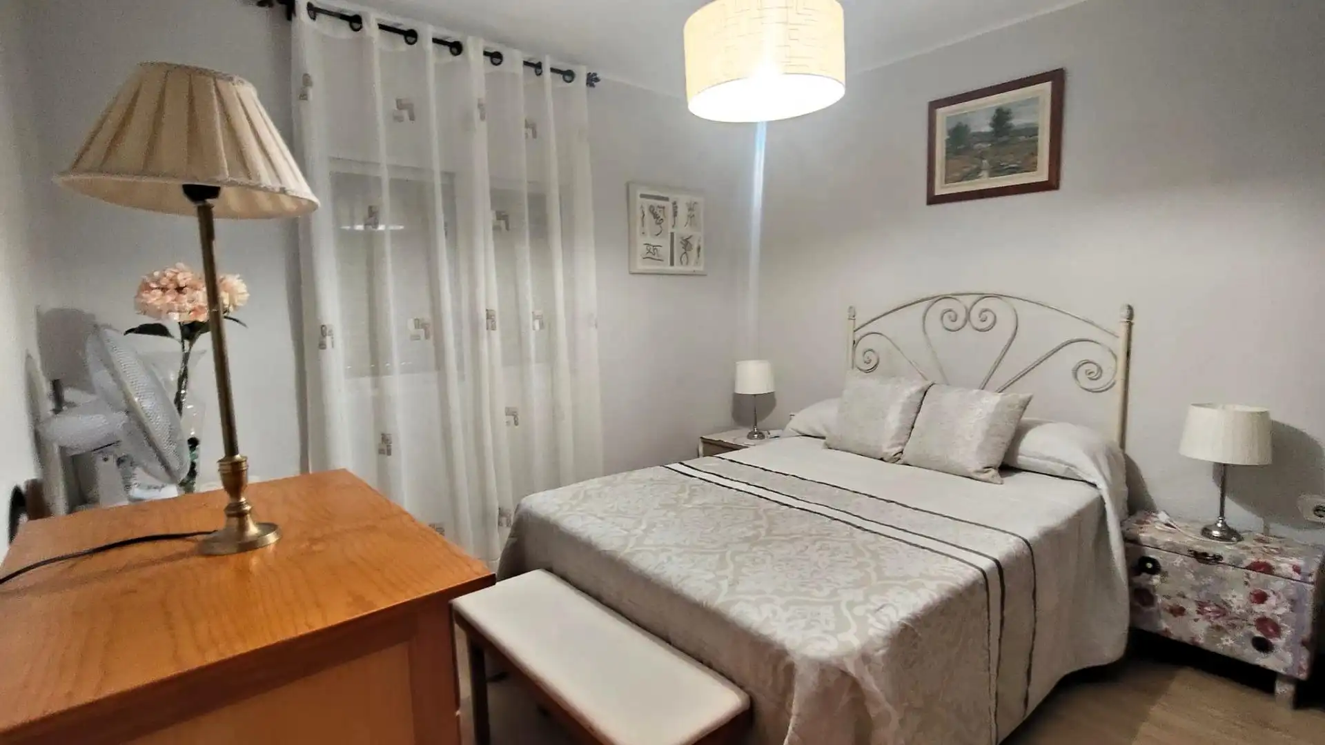 Habitación de Piso de alquiler en Plasencia con Aire acondicionado, Terraza y Amueblado