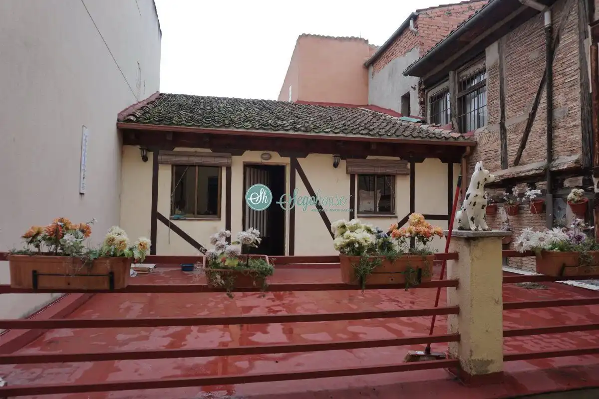 Vista exterior de Piso en venta en Segovia con Calefacción, Parquet y Terraza