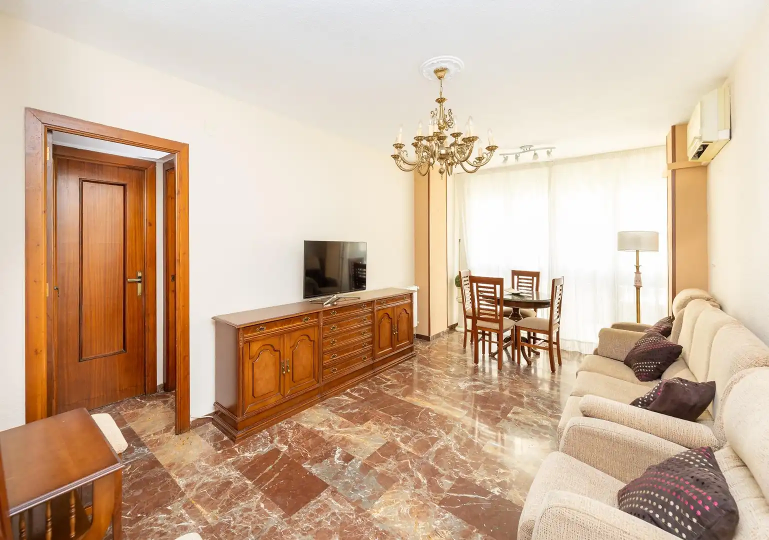 Sala d'estar de Pis en venda en Granada amb Calefacció