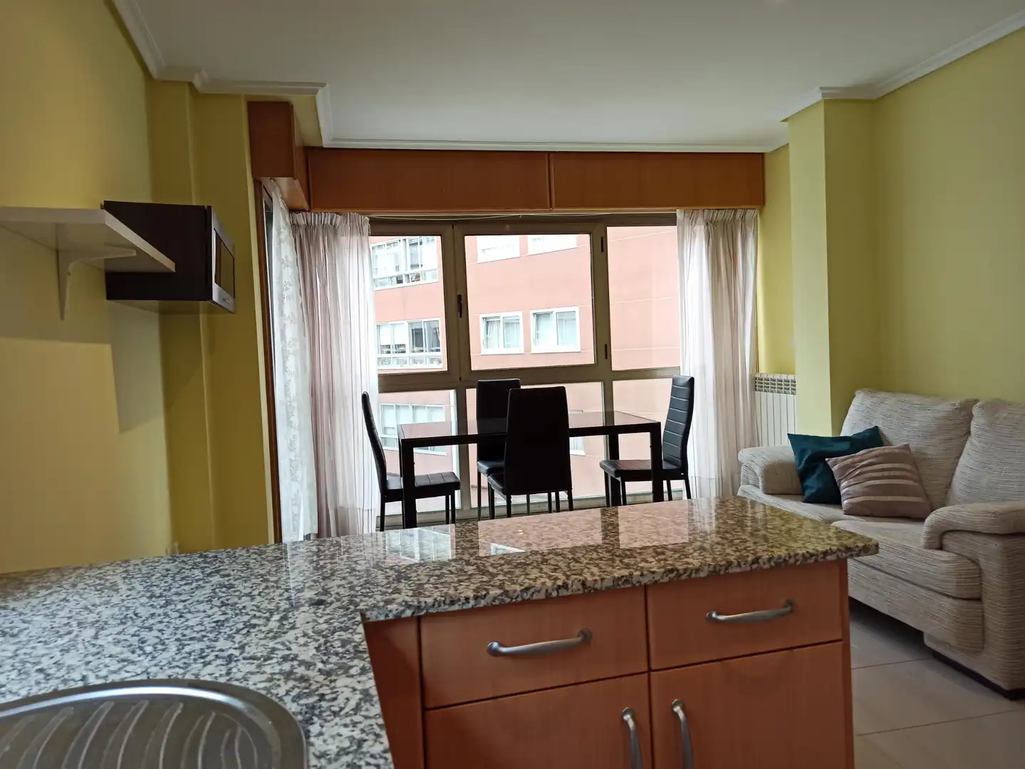 Cuina de Pis en venda en A Coruña Capital  amb Calefacció, Parquet i Traster