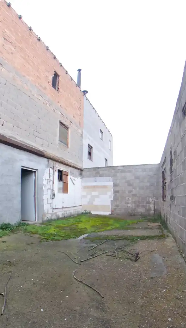 Vista exterior de Casa o xalet en venda en Tàrrega amb Jardí privat i Terrassa