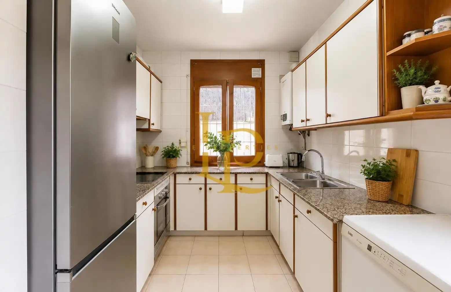 Cocina de Casa adosada en venta en Sant Cugat del Vallès con Aire acondicionado, Calefacción y Jardín privado