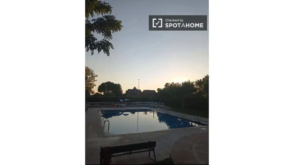 Swimming pool of Flat for share in Las Rozas de Madrid  with Air Conditioner, Heating and Furnished