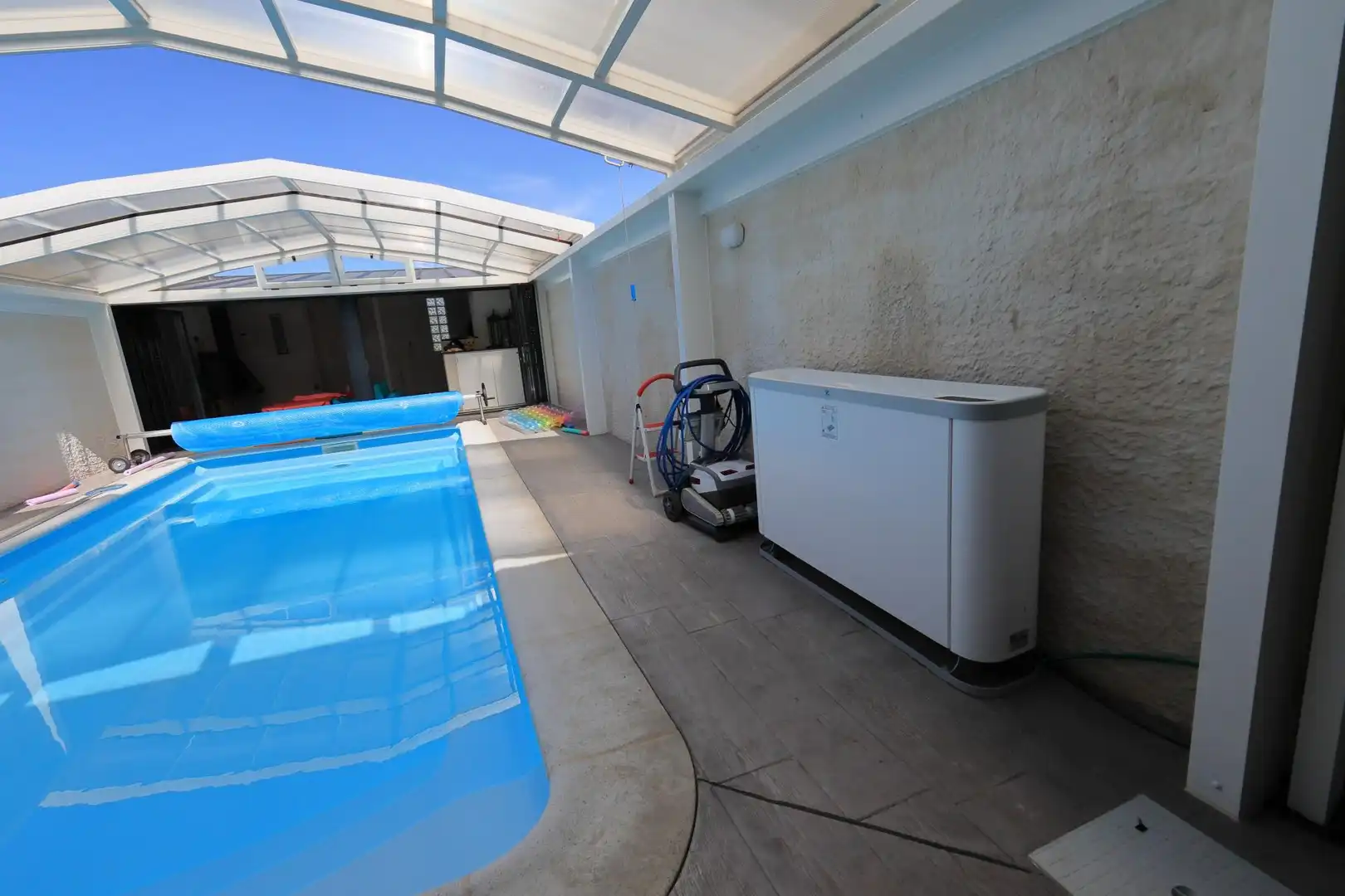 Piscina de Casa adosada en venta en Ponferrada con Aire acondicionado, Calefacción y Terraza