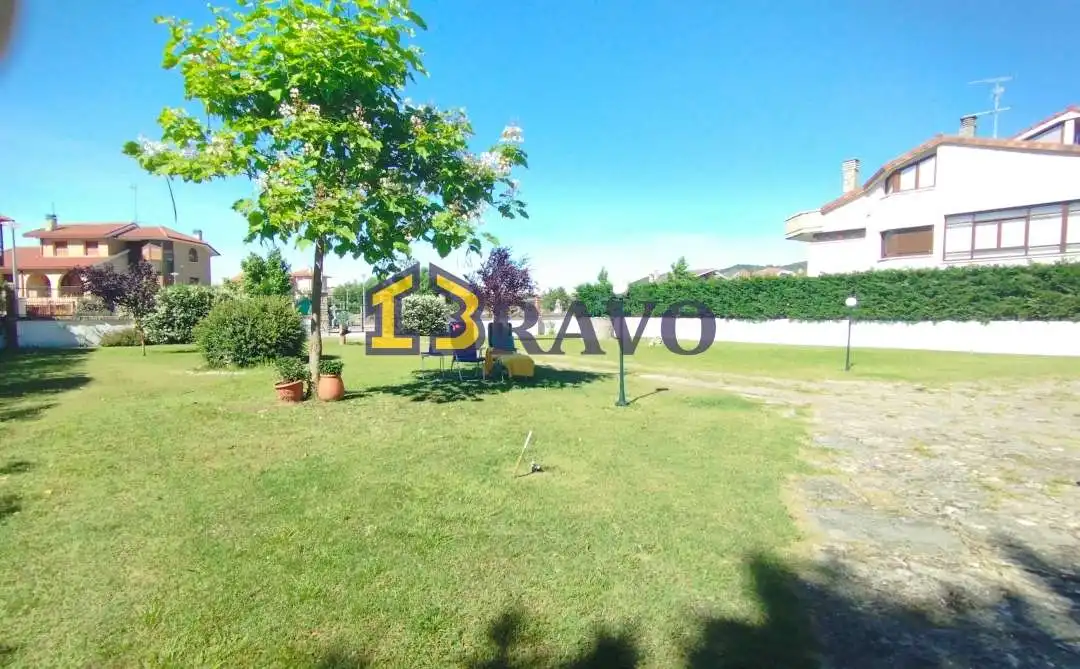 Piso en venta en Medina de Pomar con Calefacción, Jardín privado y Terraza