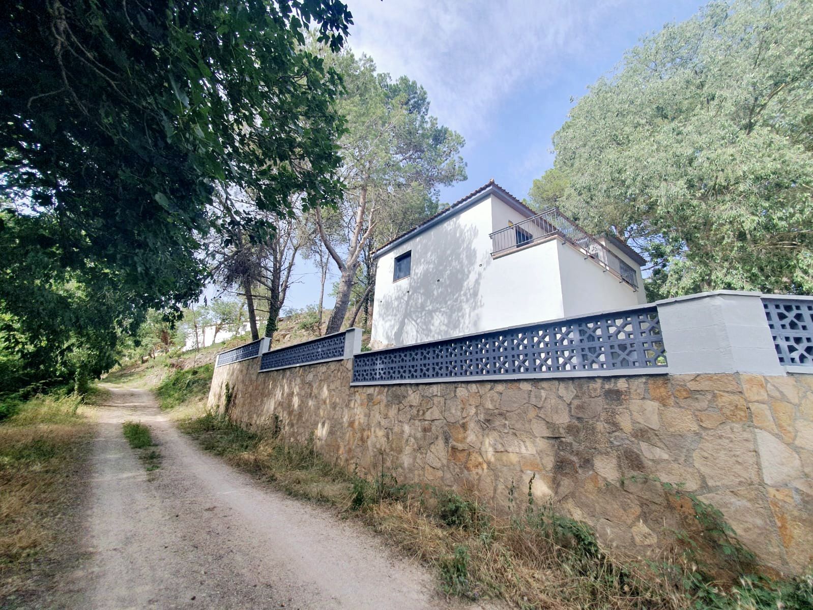 Vista exterior de Casa o xalet en venda en La Llacuna amb Calefacció, Jardí privat i Terrassa