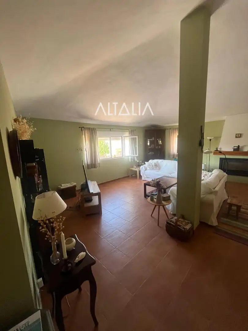 Sala d'estar de Casa o xalet en venda en Torrejoncillo del Rey amb Calefacció, Terrassa i Alarma