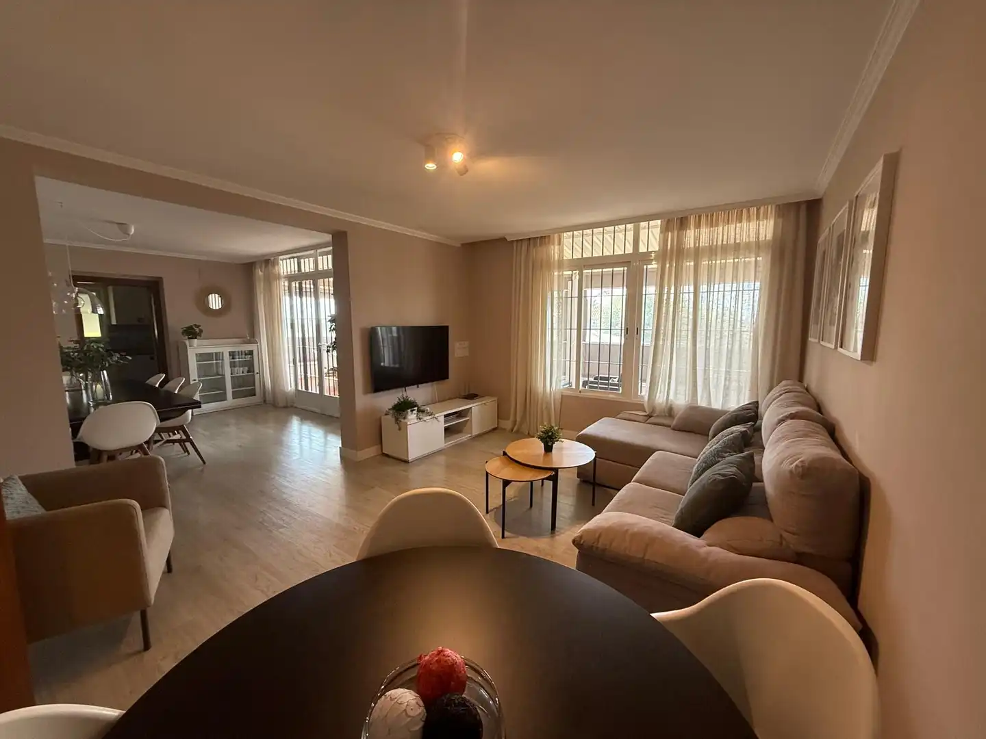 Sala d'estar de Casa o xalet en venda en Córdoba amb Aire condicionat, Jardí privat i Terrassa