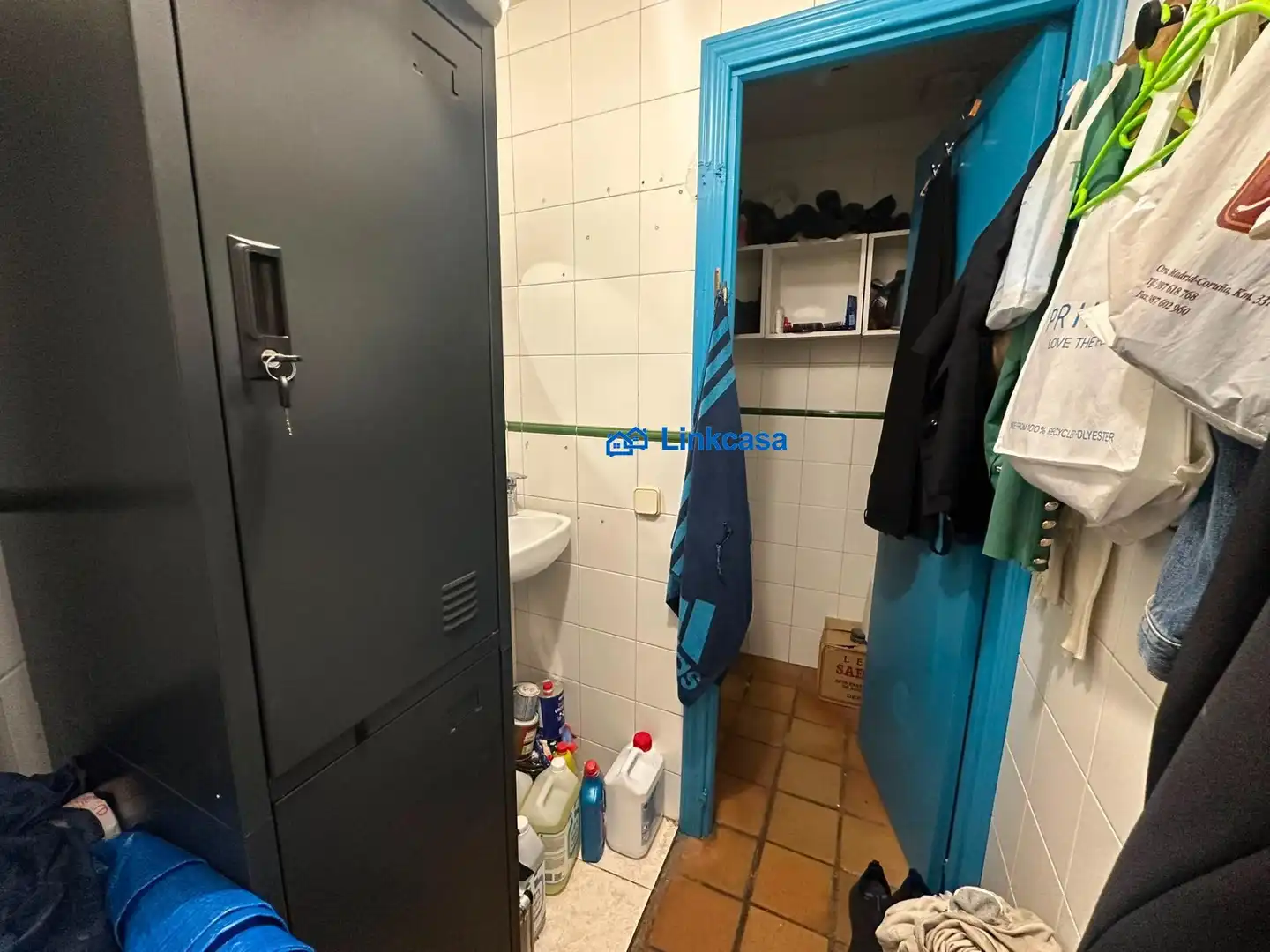 Baño de Local en traspaso en Madrid con Aire acondicionado y Amueblado