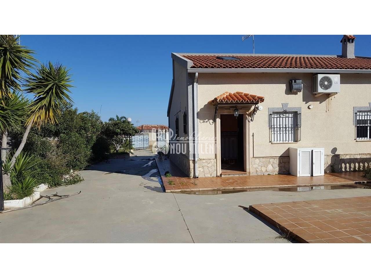 Vista exterior de Casa o xalet en venda en Montroi / Montroy amb Terrassa